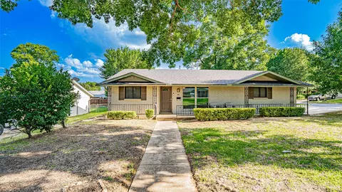 1031 Oak Hurst Dr, Grapevine, TX 76051