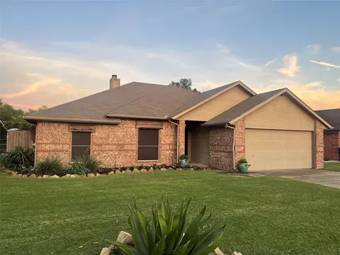 617 Azalea Dr, Forney, TX 75126