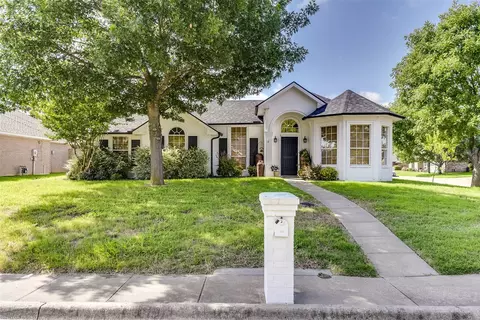 700 Stanford Dr, Waxahachie, TX 75165