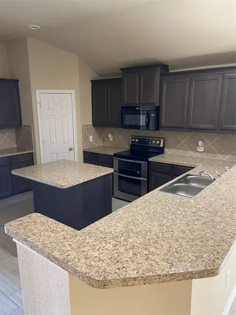 2824 Adams Fall Ln, Fort Worth, TX 76123