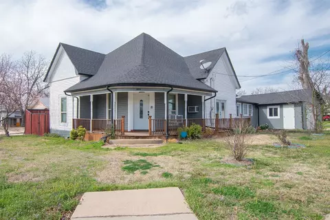 400 W Main St, Honey Grove, TX 75446