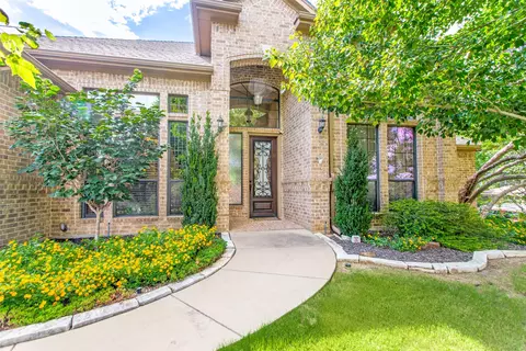 124 Cliffside Dr N, Burleson, TX 76028