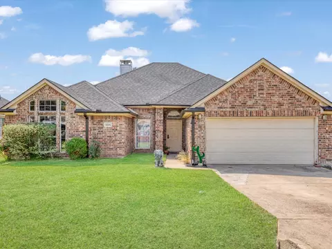 104 Palomino Dr, Palmer, TX 75152