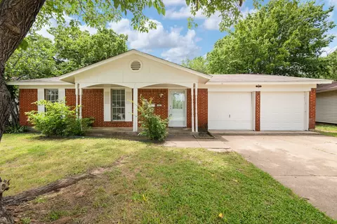 721 SW Hillside Dr, Burleson, TX 76028