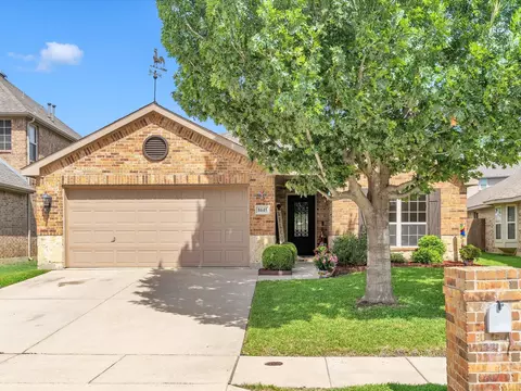 8645 Running River Ln, Fort Worth, TX 76131