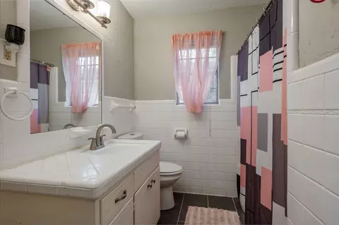 Bath - 1409 E Sherman Dr, Denton, TX 76209 photo 2 of 2