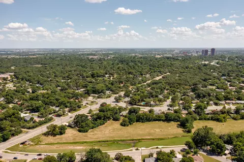 View/Area - 1409 E Sherman Dr, Denton, TX 76209 photo 3 of 5