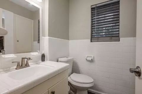 Bath - 1409 E Sherman Dr, Denton, TX 76209 photo 1 of 2