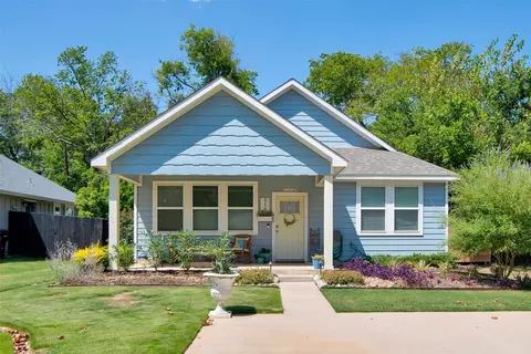 319 W Johnson St, Denison, TX 75020