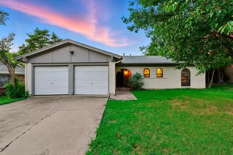 7525 Maple Dr, North Richland Hills, TX 76180