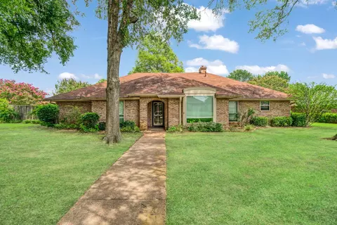 720 Medalist St, Paris, TX 75460
