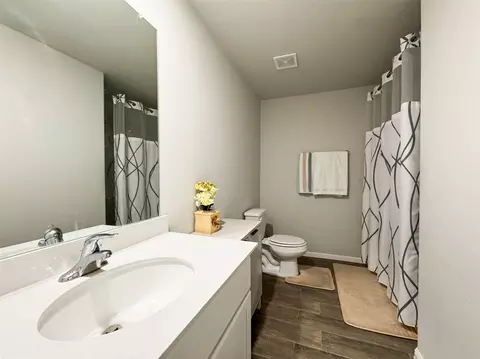 Bath - 1313 Lorelei Ln, Denton, TX 76210 photo 3 of 3