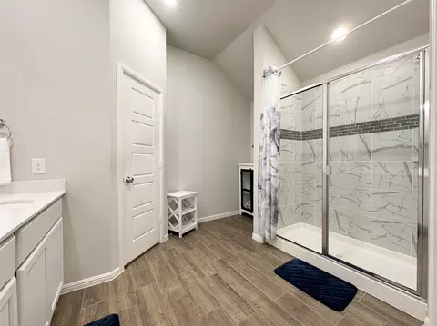 Bath - 1313 Lorelei Ln, Denton, TX 76210 photo 1 of 3