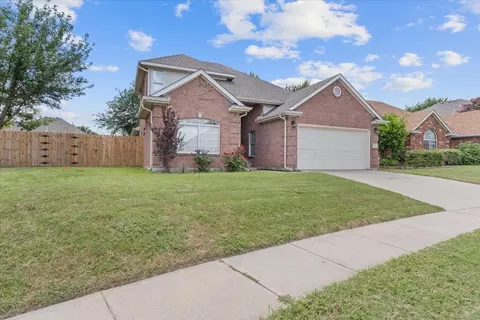 5516 Champlain Dr, Fort Worth, TX 76137