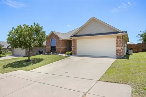 1025 Inverness Dr, Weatherford, TX 76086