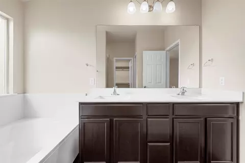 Bath - 3217 Beutel Rd, Lorena, TX 76655 photo 2 of 3