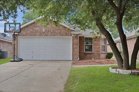 8805 Highland Orchard Dr, Fort Worth, TX 76179
