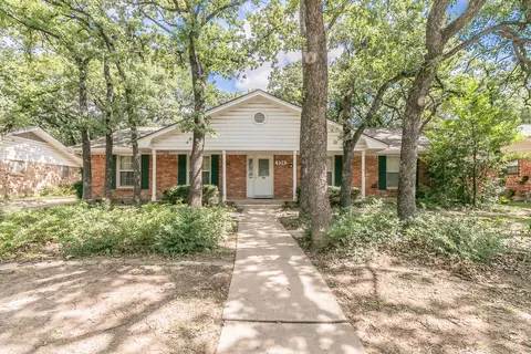 936 Mountain Ter, Hurst, TX 76053