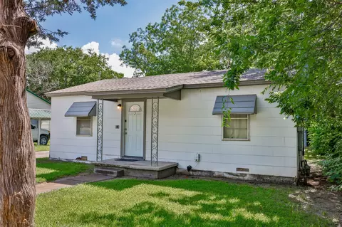 318 Cunningham St, Gainesville, TX 76240