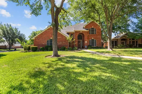 1 Cimarron Ct, Trophy Club, TX 76262