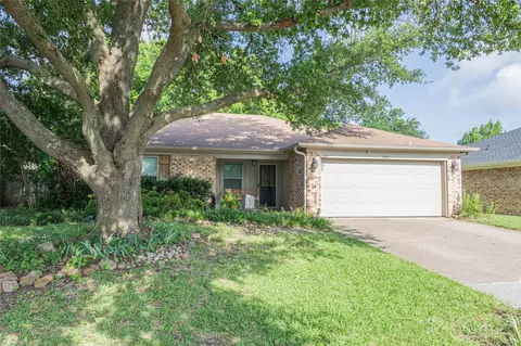 6306 Elmview Dr, Arlington, TX 76018