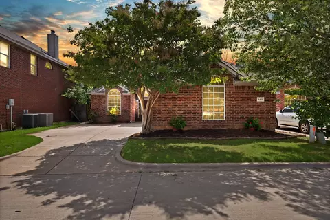4418 Spring Garden Dr, Arlington, TX 76016