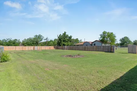 Exterior - 13209 Chestnut Cir, Terrell, TX 75160 photo 6 of 6