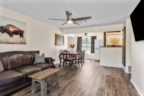 Living - 13209 Chestnut Cir, Terrell, TX 75160 photo 1 of 2