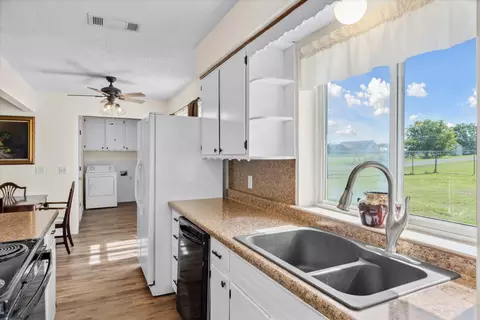 Kitchen - 13209 Chestnut Cir, Terrell, TX 75160 photo 2 of 2
