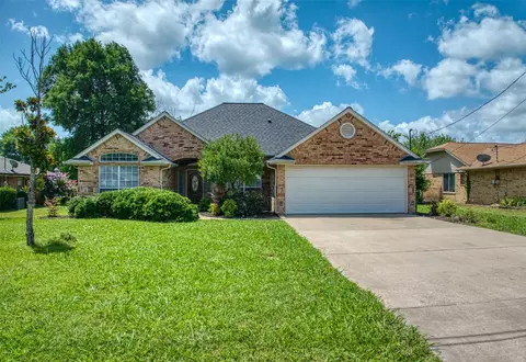 119 Country Dr, Waxahachie, TX 75165