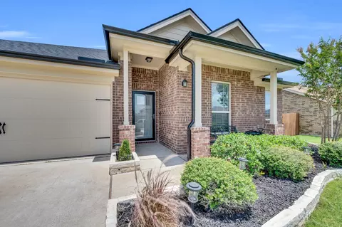 111 Broken Arrow St, Waxahachie, TX 75165