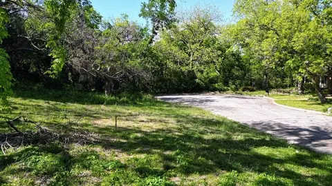 4500 Shady Glen Dr, Waco, TX 76708 photo 2