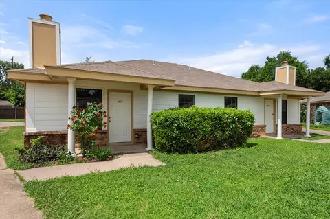 600 Renee Dr, Irving, TX 75061