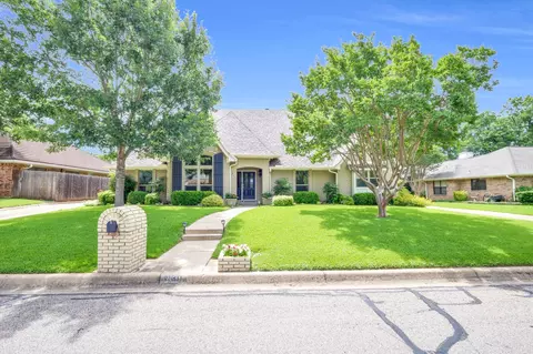 1130 Clubhouse Dr, Mansfield, TX 76063