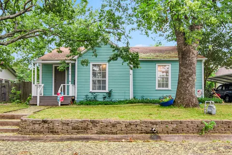 1316 Elm St, Bonham, TX 75418