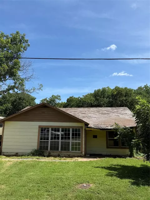 401 E Labadie Ave, De Leon, TX 76444