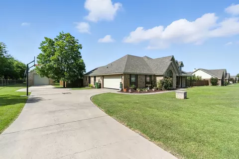 153 Star Point Ln, Weatherford, TX 76088