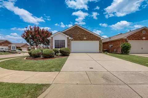 6548 Regina Dr, Fort Worth, TX 76131
