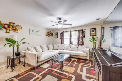 318 E Chestnut St, Denison, TX 75021