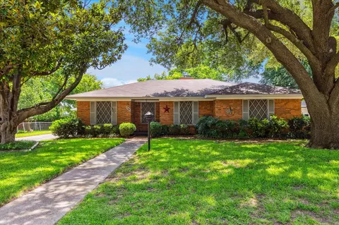 2810 Glenwood Ln, Denton, TX 76209