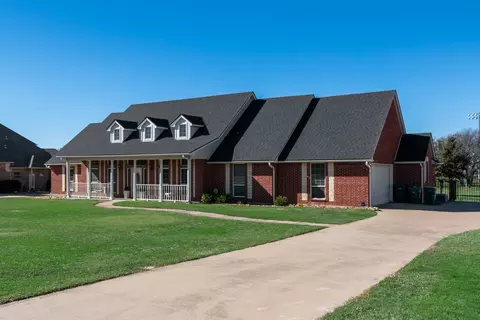 1621 High Valley Ln, Cedar Hill, TX 75104