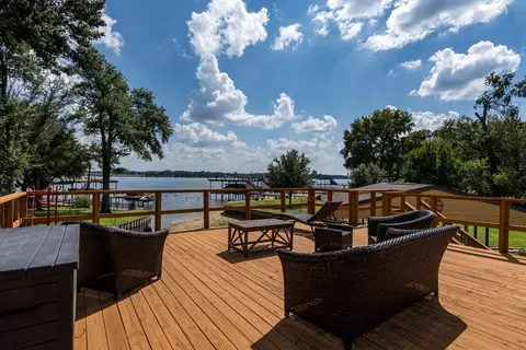 301 Lake Front Dr, Mabank, TX 75156