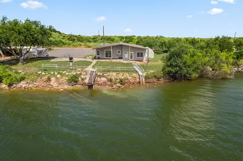 894 W Moonshine Rd, Seymour, TX 76380