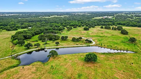 1052 Bones Chapel Rd, Whitesboro, TX 76273