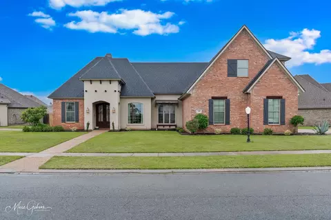 700 Dumaine Dr, Bossier City, LA 71111