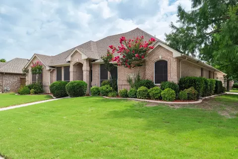 8300 Red Rose Trl, North Richland Hills, TX 76182
