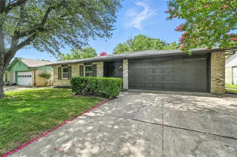425 E Ferndale Ln, Grand Prairie, TX 75052