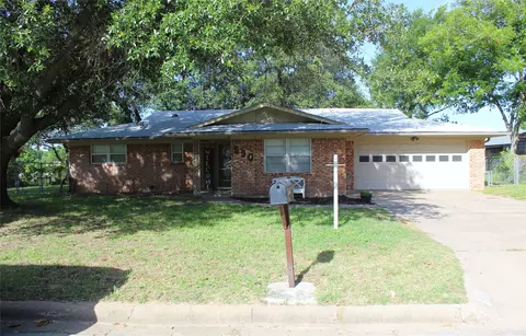 590 N Charlotte Ave, Stephenville, TX 76401