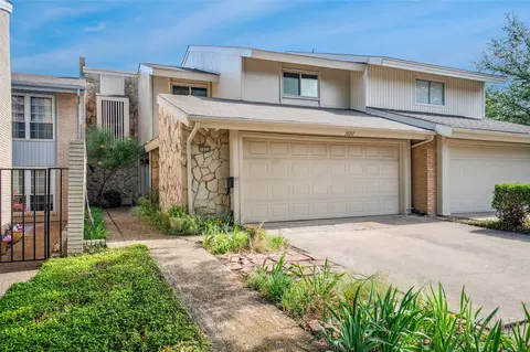 1822 Lakecrest Ct, Carrollton, TX 75006