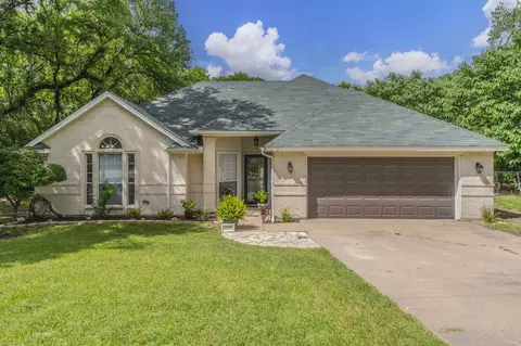 1405 Scotland Ave, Azle, TX 76020